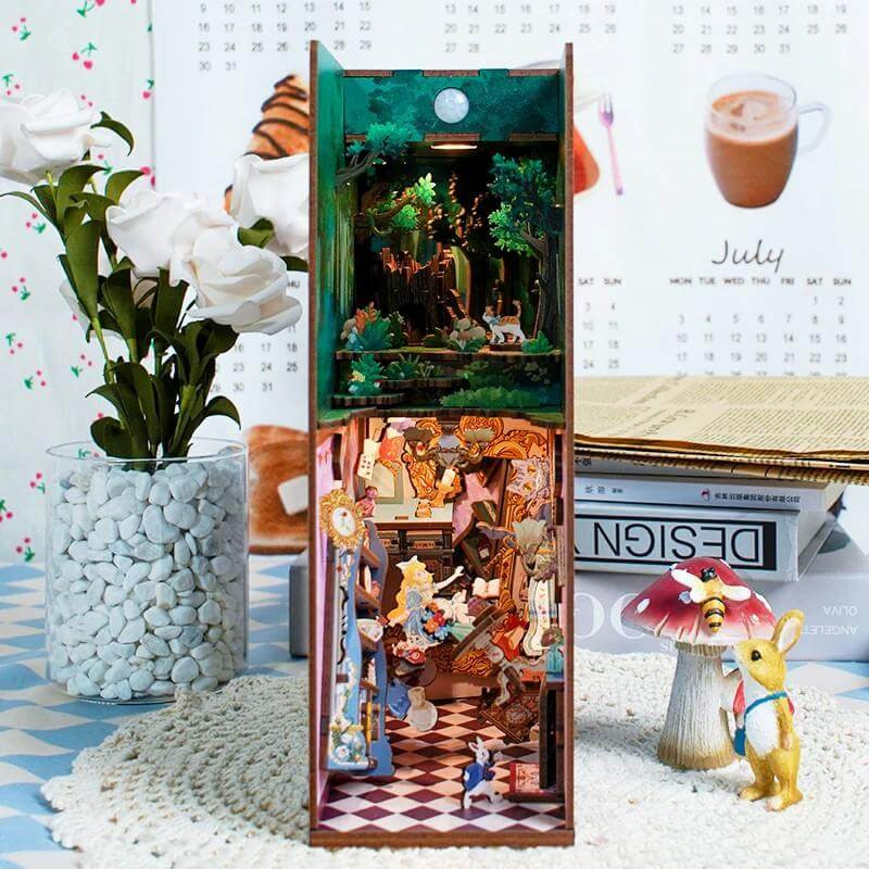 Tonecheer TQ128 - Alice in Wonderland DIY Book Nook