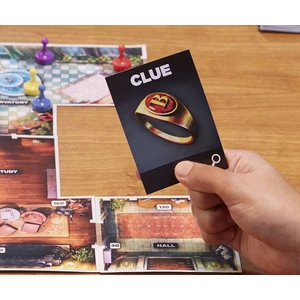 Hasbro - Cluedo - Árulás a Tudor-kastélyban társasjáték